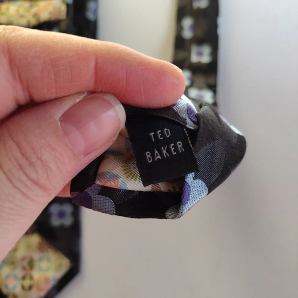 Ted Baker Men's Black- Gray Blue Floral 100% Silk Neck Tie -Career Office Event - Picture 5 of 7